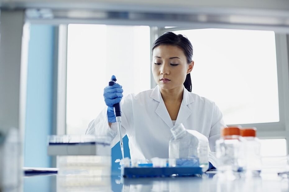 Industries Hiring Graduates With a Biotechnology Degree