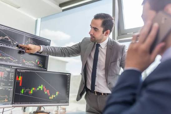 Best Degrees for a Career as a Stock­bro­ker