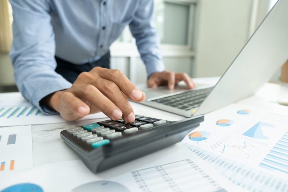 How to Become a Cost Accountant